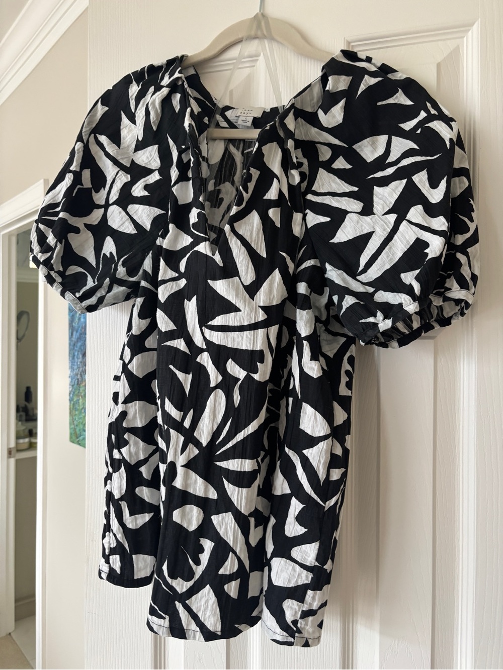 a new day Black & White Abstract Puff-Sleeve Blouse - L